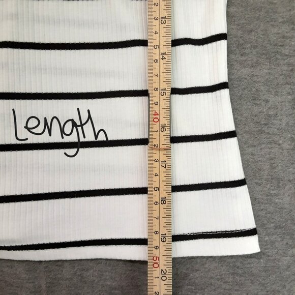 Shein Womans Pullover Blouse Size LARGE Long Sleeve Midriff Crop Top Black/White - Picture 6 of 8